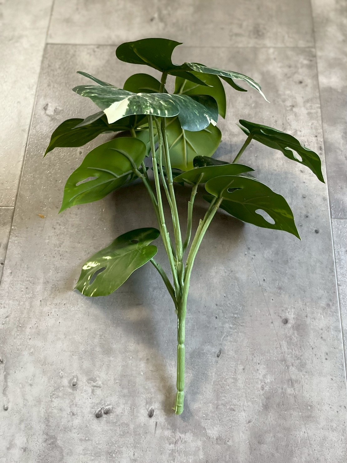 斑入りモンステラ|おしゃれなフェイクグリーン・人工観葉植物通販