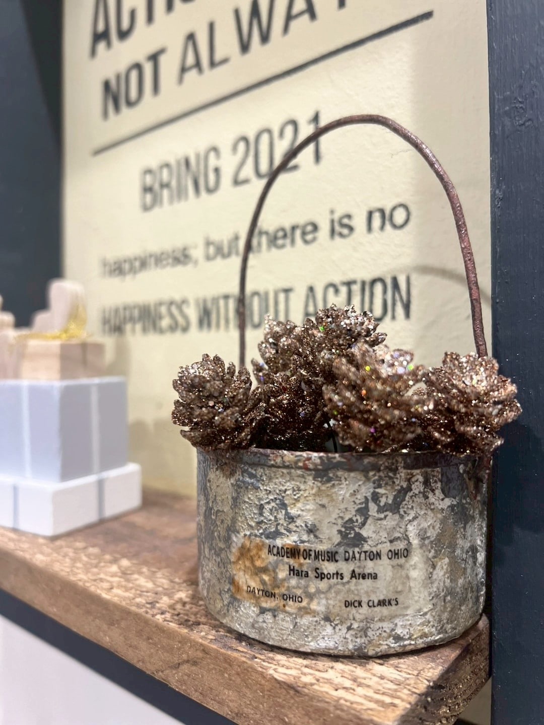 キラキラの小さな松ぼっくり 12個入り(ブロンズ)|おしゃれなフェイク