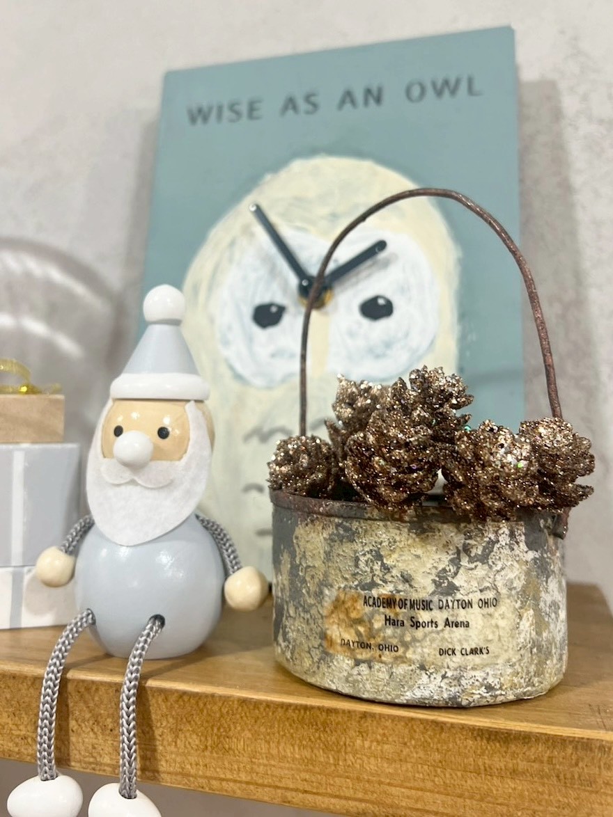 キラキラの小さな松ぼっくり 12個入り(ブロンズ)