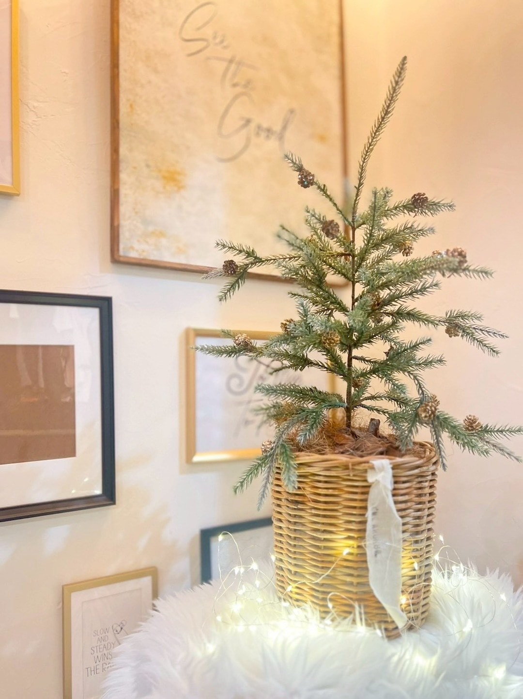 キラキラの小さな松ぼっくり 12個入り(ブロンズ)|おしゃれなフェイク