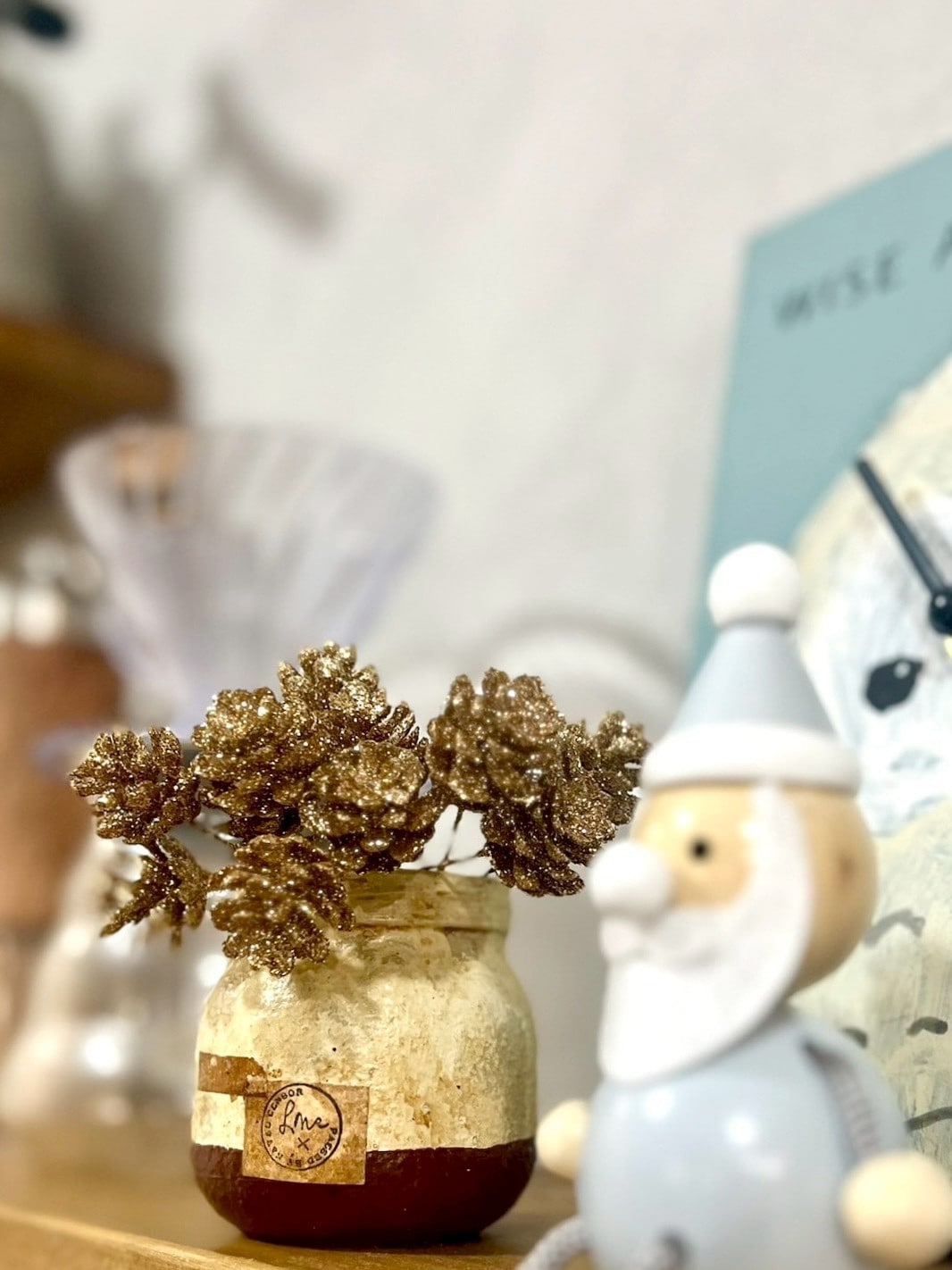 キラキラの小さな松ぼっくり 12個入り(ゴールド)