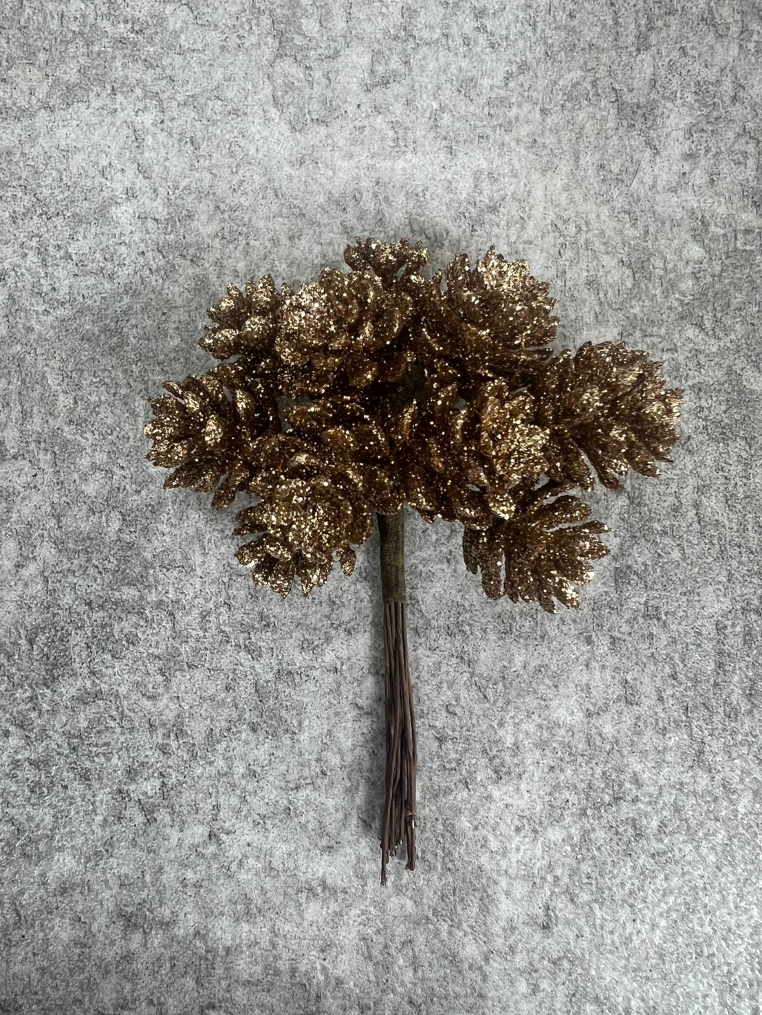 キラキラの小さな松ぼっくり 12個入り(ゴールド)|おしゃれなフェイク