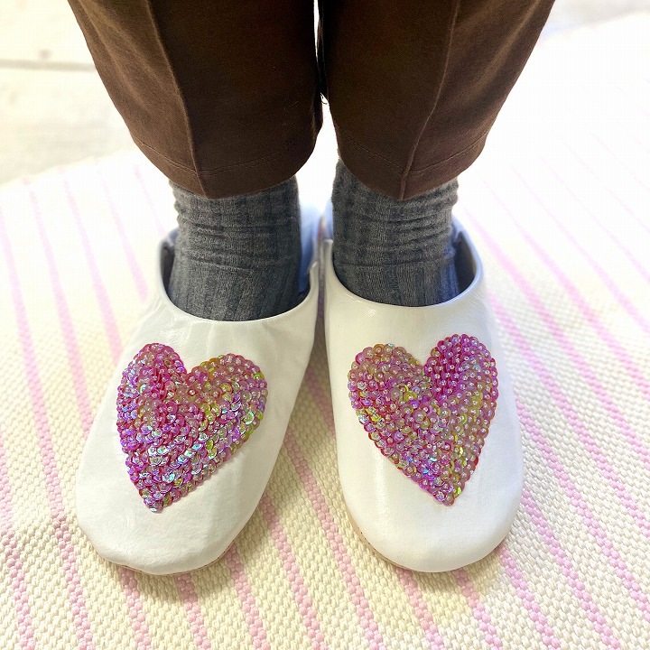 ハートスパンコール バブーシュ ホワイトピンク