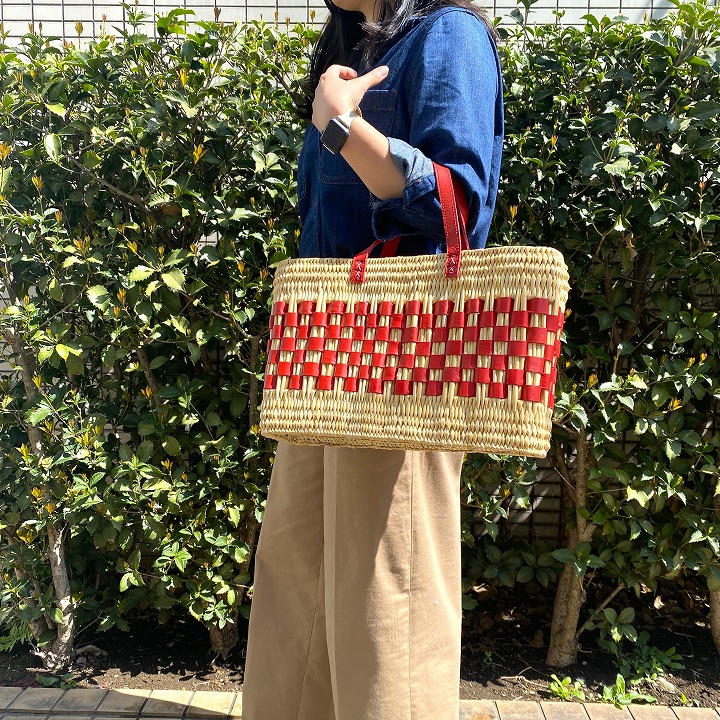 レザースクエアバスケットM　レッド