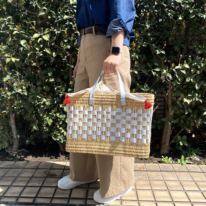 レザースクエアバスケットM　ホワイト