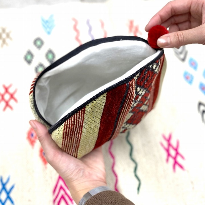 ベルベルキリム柄ラウンドポーチ レッド