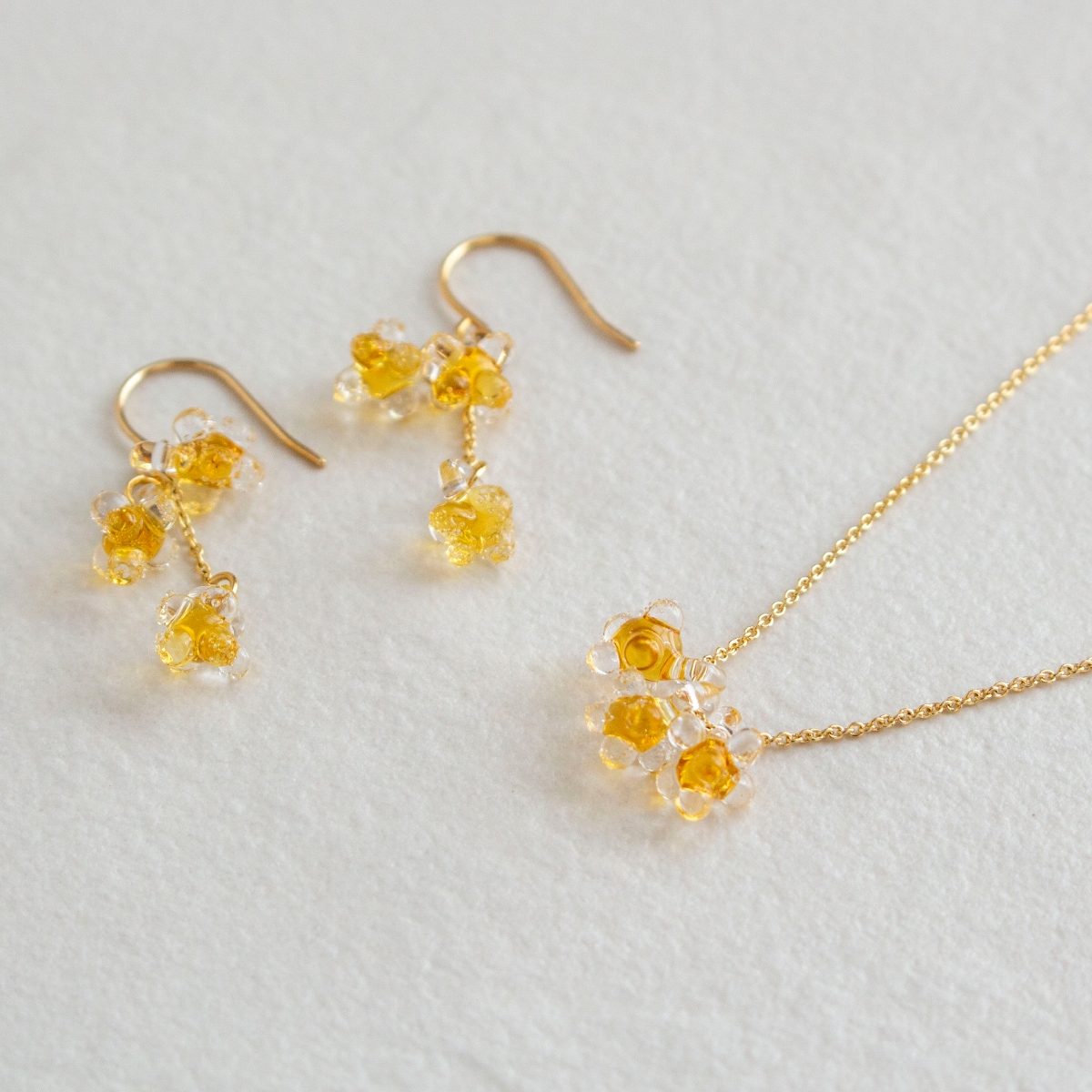 ハリオ ピアス ひとふさのミモザ 花 ガラス製 HARIO Lampwork Factory