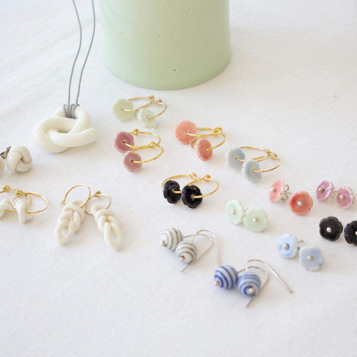 『5798』ハンドメイドピアス Anne Black ピアス knots レディース フープピアス ラージ 北欧 ピアス