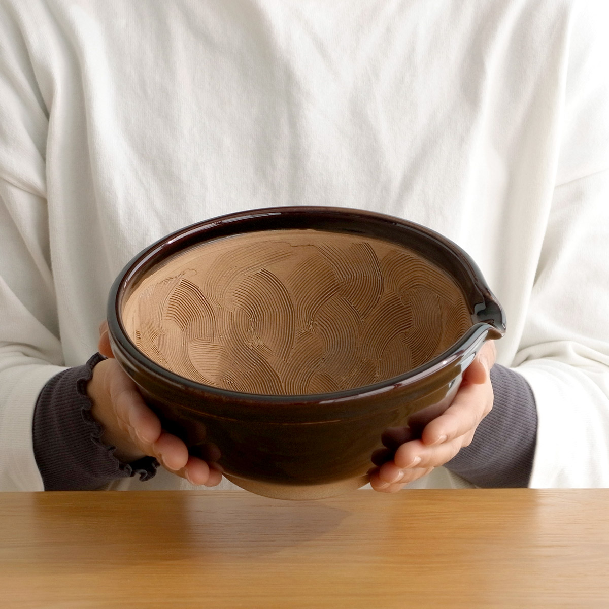 小石原焼 斐山窯 黒茶色混じる 片口陶器の器 小石原焼 すり鉢 大 19cm 大鉢 片口 陶器 電子レンジ対応 圭秀窯 けい