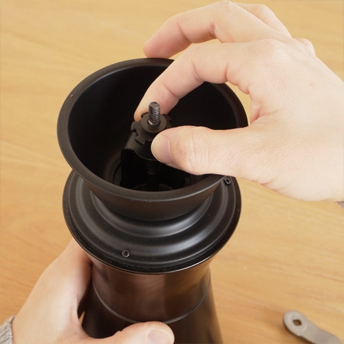 Mokuneji モクネジ 手動 コーヒーミル 木製 漆塗り モクネジ × カリタ