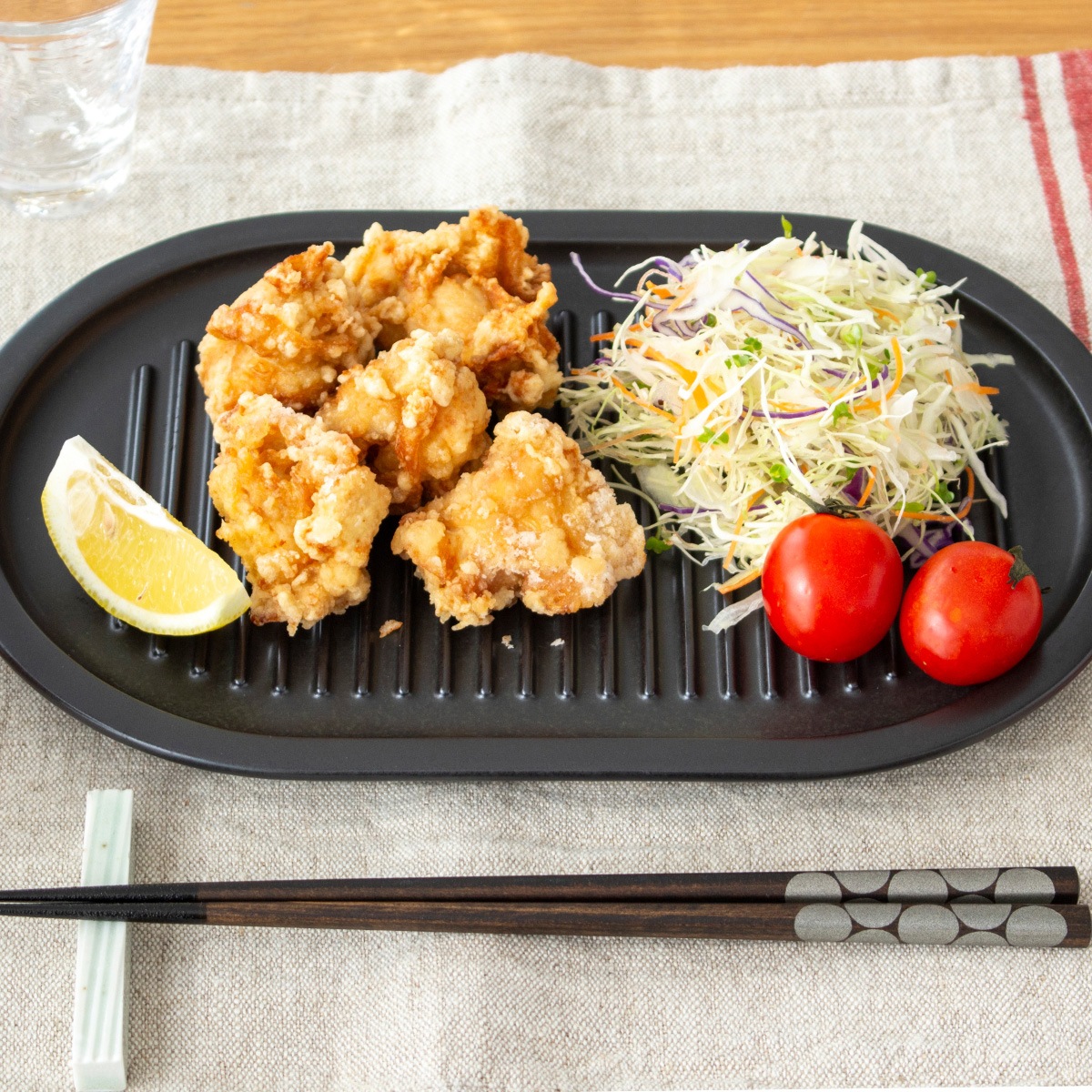 かもしか道具店 からあげのプレート 食器 皿 白 黒 日本製 磁器 波型