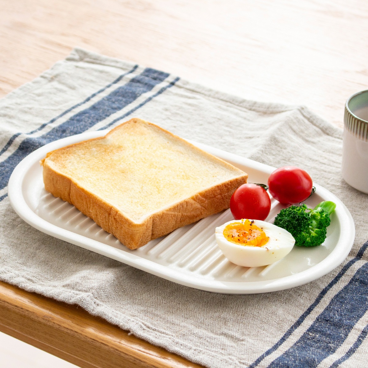 かもしか道具店 からあげのプレート 食器 皿 白 黒 日本製 磁器 波型