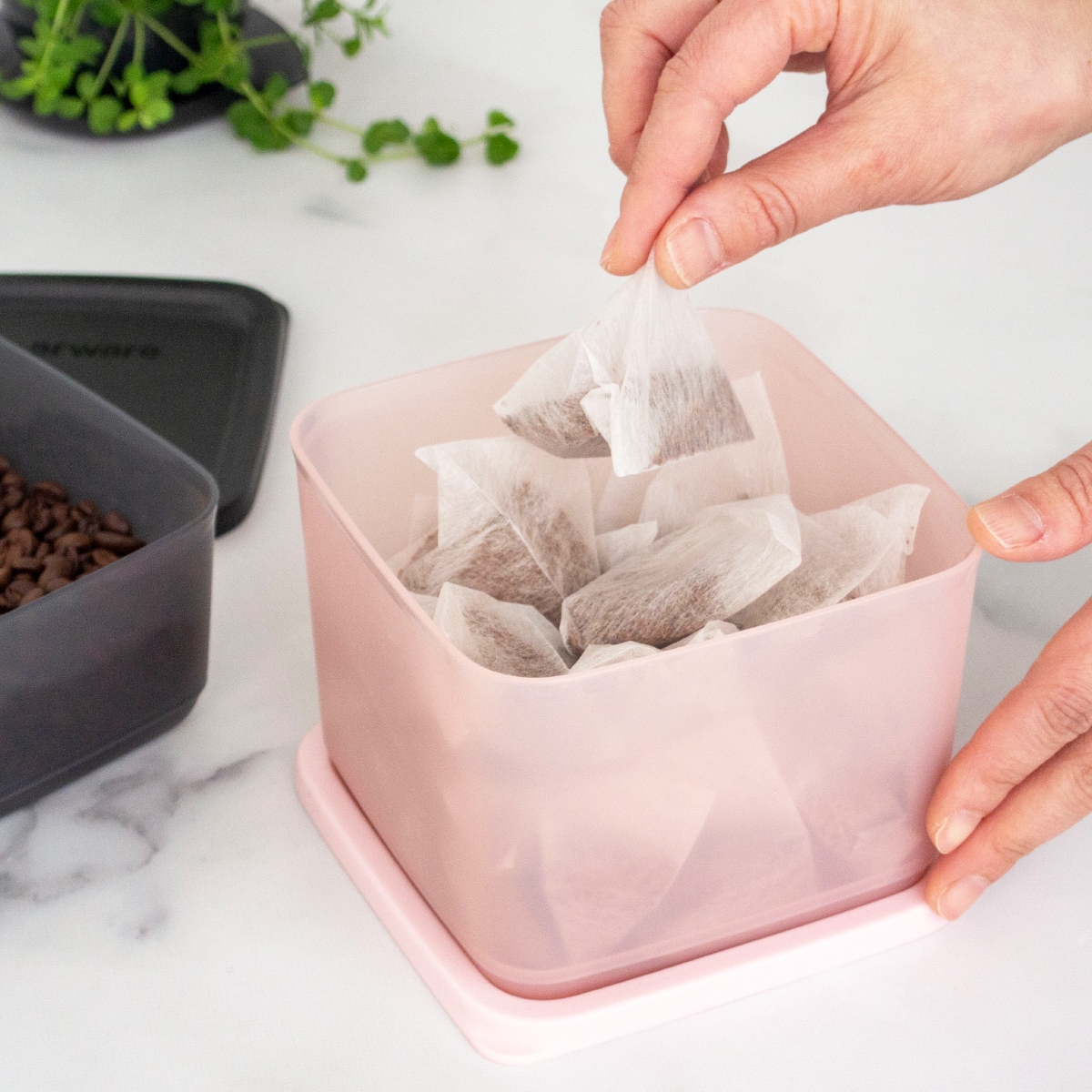 取扱終了］タッパーウェア Tupperware キュービックス スクエア 1L