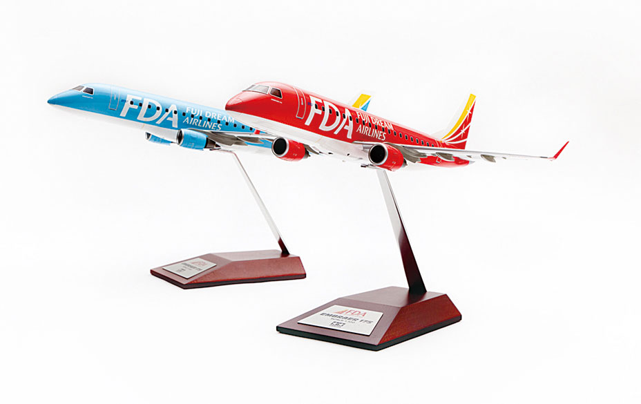 タミヤ製 塗装済完成品 1/100 エアクラフトモデル175（レッド
