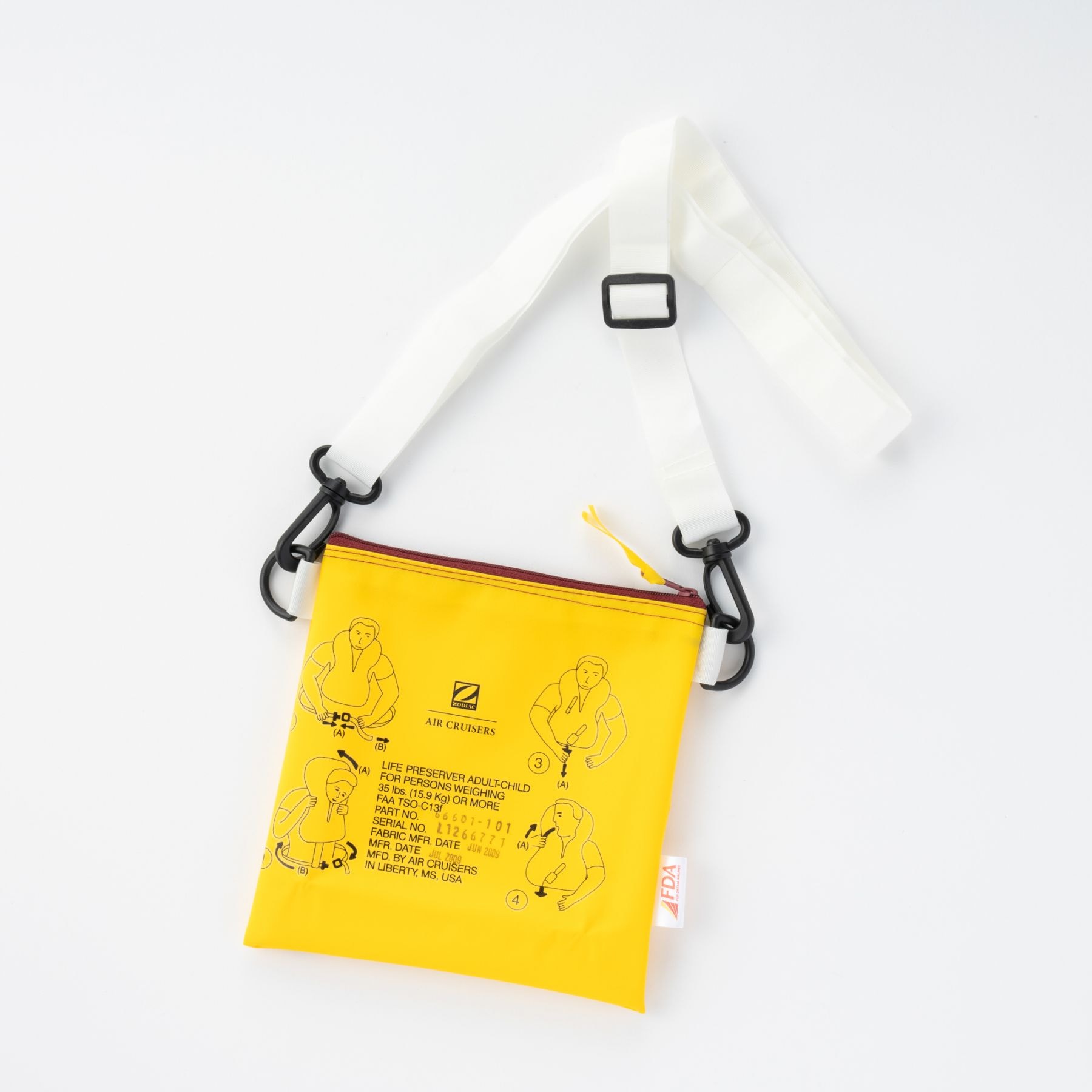 す*ん様 JAL ライフベスト　アップサイクル　サコッシュ JAL、廃棄ライフベストで作ったサコッシュ