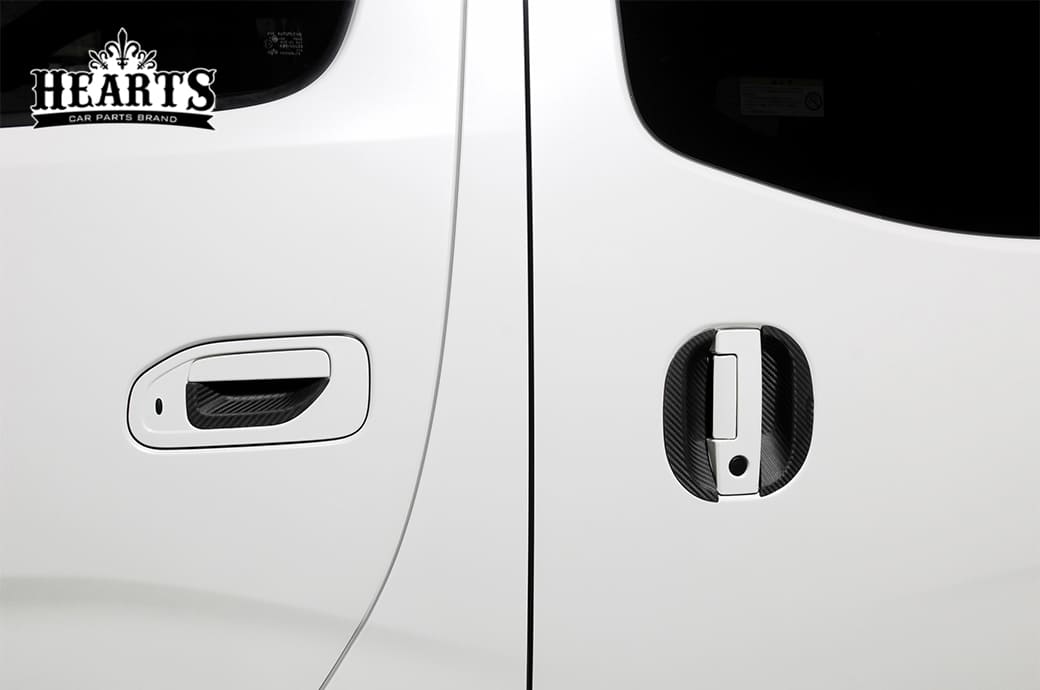 ■キャラバン ドアハンドル プロテクター 日産 カーボン調柄 軟質ゴム 傷防止 簡単取付 ドアノブ カバー カスタム エクステリア カー用品 ハーツ 
