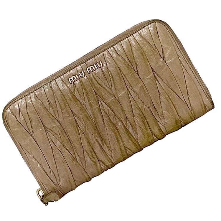 ミュウミュウ 長財布 ギャザーウォレット miumiu(ミュウミュウ) 長財布 ギャザーの通販 MIU MIU ギャザー入り長