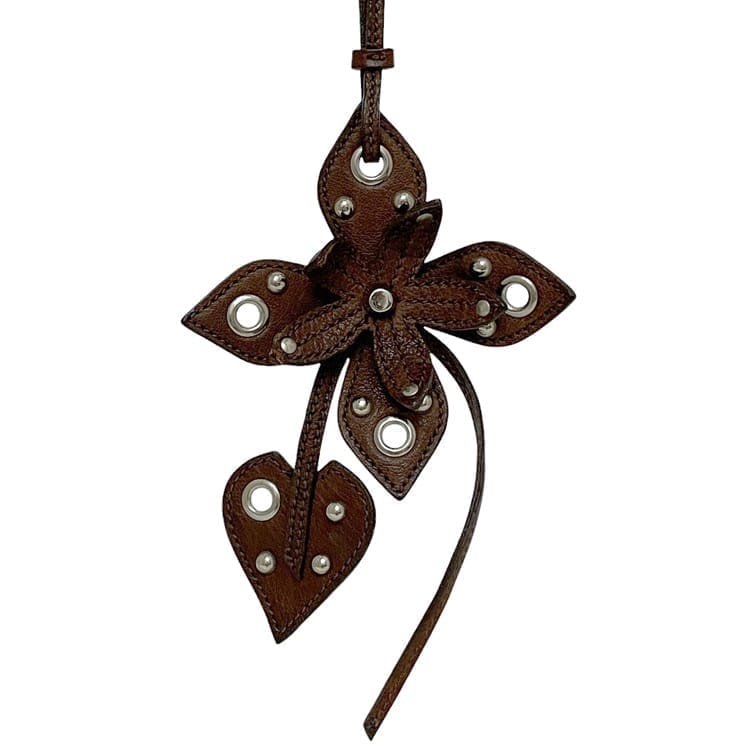 ミュウミュウ チャーム ec-24114 ブラウン 美品 レザー 中古 miu miu  