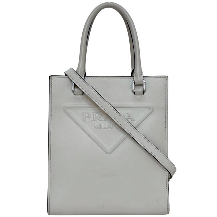 プラダ 2way バッグ ホワイト BIANCO 1BA333 美品 レザー ソフトカーフ 中古 272 5 PRADA エンボスロゴ 白 クロスボディ ミニハンド ミニバッグ ロゴマーク レディース メンズ シンプル 定番 人気 プラダ 2way バッグ ホワイト BIANCO 1BA333 美品 レザー ソフトカーフ