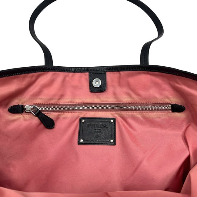 プラダ トートバッグ ブラック NERO テスート BR3923 美品 ナイロン サフィアーノ レザー 中古 53 PRADA 軽い 大容量 肩掛け ロゴ金具 シンプル 黒 軽量 メンズ レディース 定番 人気 シルバー金具 書類 プラダ トートバッグ ブラック NERO テスート BR3923 美品 ナイロン