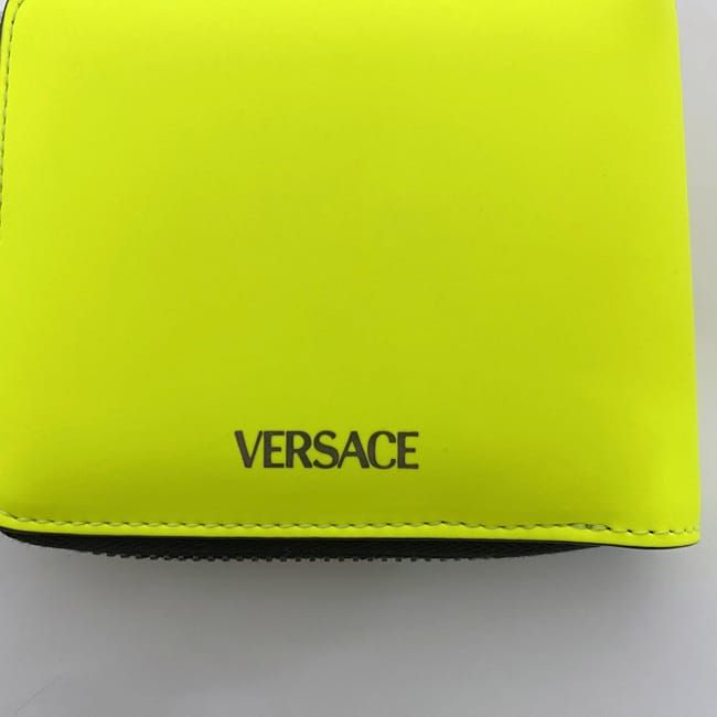 VERSACE ネオンイエロー クラッチバッグ VERSACE ネオンイエロー クラッチバッグ