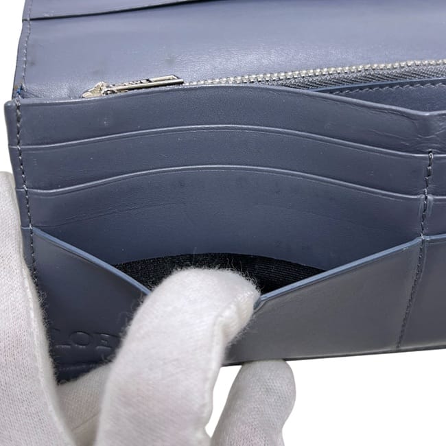 おもち　【極美品】LOEWE ネイビー 長財布 二つ折り財布 ロゴ ロエベ 二つ折り 長財布 ネイビー アナグラム 109.80.978 財布 美品