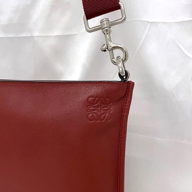 ロエベ ショルダーバッグ f-23242 レッド アナグラム 美品 レザー 中古