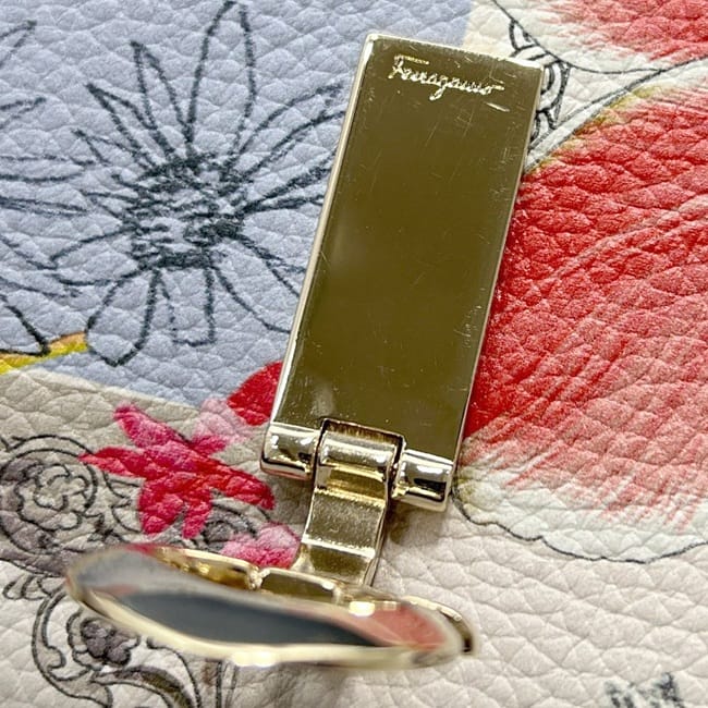 サルヴァトーレ フェラガモ 二つ折り 長財布 ライトブルー ガンチーニ