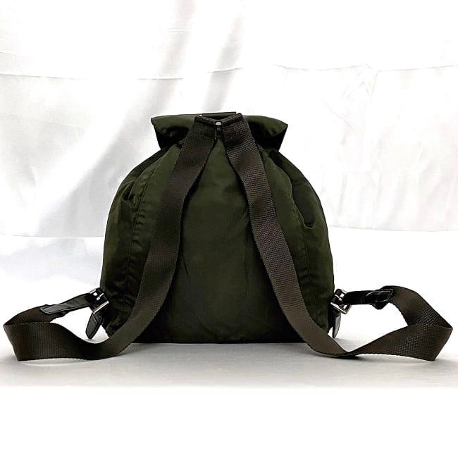 【美品✨】プラダ リュック バッグパック 三角プレート テスートナイロン カーキ プラダ リュック ec-22627 カーキ テスート 美品 ナイロン 中古