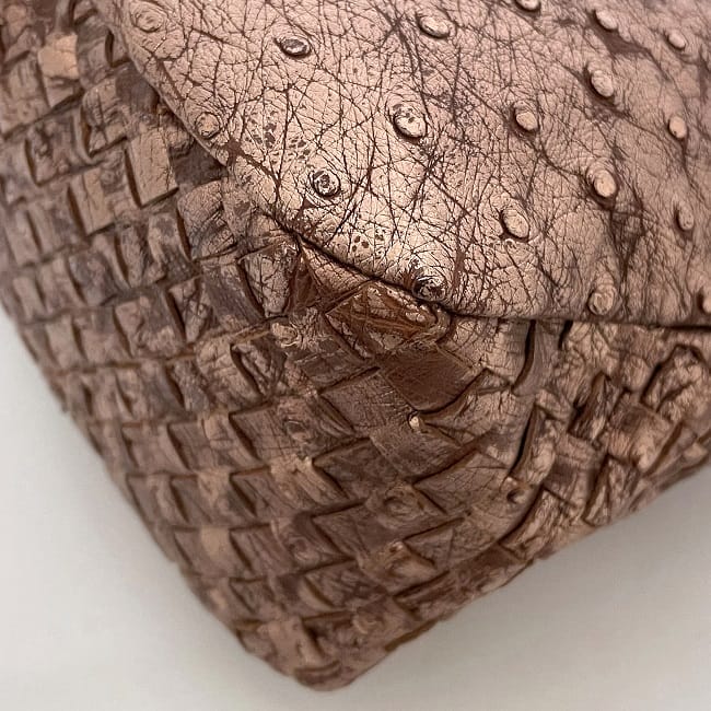 ボッテガヴェネタ ポーチ ec-23625 メタリック ピンク イントレチャート 215733 VK101 7612 美品 レザー オーストリッチ 中古 EPEV 2009 41 A BOTTEGA VENETA ファスナー 小物入れ コスメ ポーチ 化粧ポーチ メンズ レディース 定番 人気 ブランド 本物 鑑定済 ボッテガヴェネタ ポーチ ec-23625 メタリック ピンク イントレ