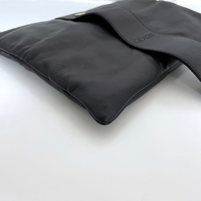 レッド ヴァレンティノ クラッチバッグ ec-23270 ブラック 美品 レザー 中古 RED VALENTINO リボン ハンドバッグ ファスナー シンプル バレンチノ 定番 人気 お洒落 クラッチ 黒色 黒 革 小さい コンパクト ミニ レディース 高級感 上品 ブランド 本物 鑑定済み レッド ヴァレンティノ クラッチバッグ ec-23270 ブラック 美品 レザー