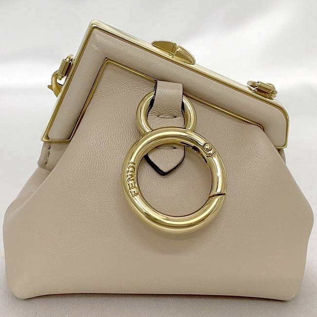 フェンディ チャーム ファースト ナノ ショルダー f-22748 ベージュ