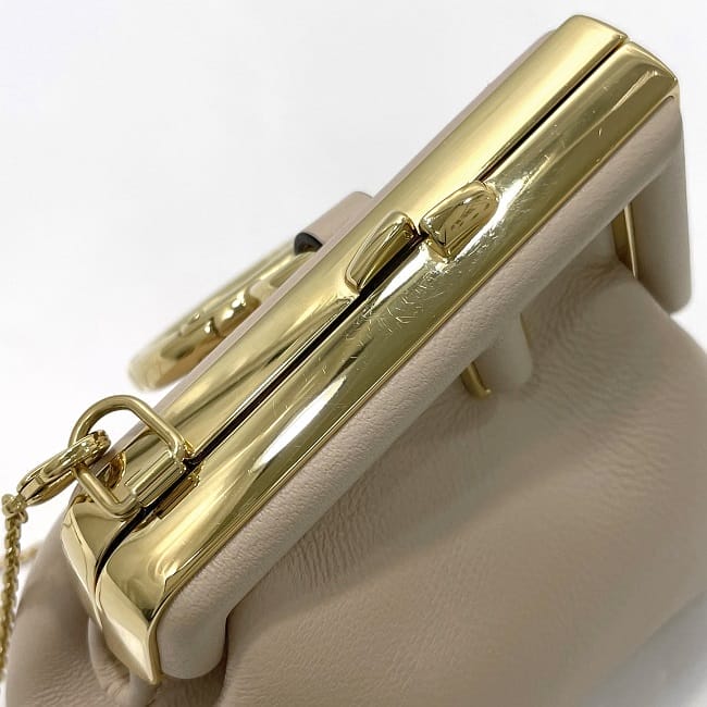 フェンディ チャーム ファースト ナノ ショルダー f-22748 ベージュ