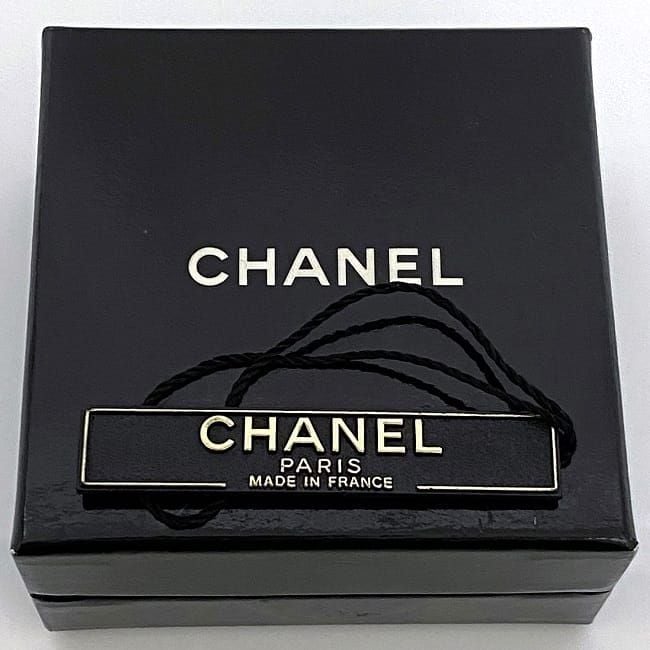 CHANEL クリスタルロゴイヤリング！問い合わせ多いですラストお値下げ！ chanel-aba272.jpg