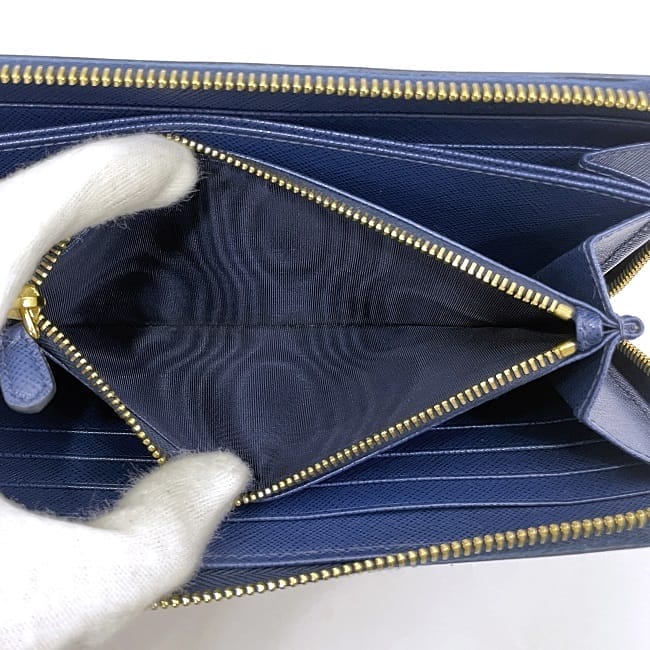 美品✨PRADA 長財布　くすみブルー　サファイアーノ　三角ロゴ　メンズ プラダ ラウンドファスナー 長財布 f-23581 ブルー 財布 美品