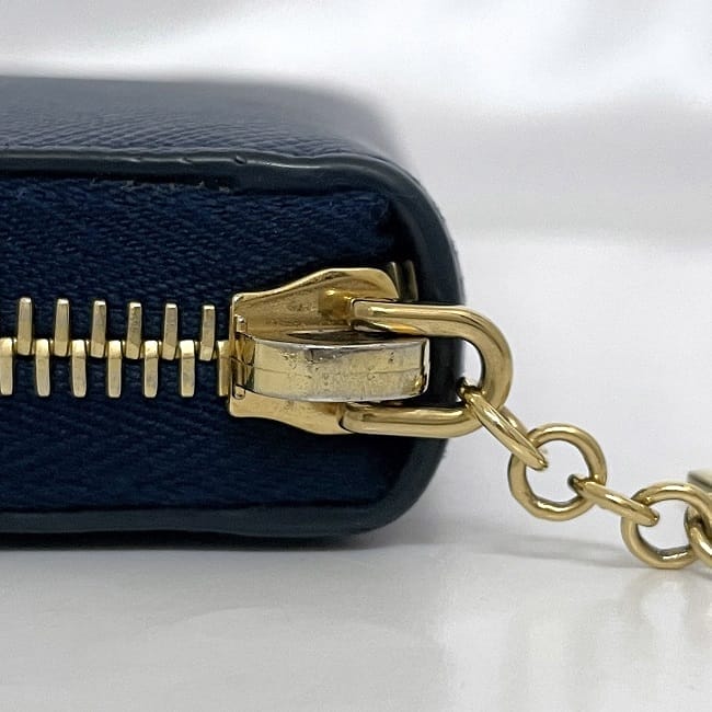 プラダ ラウンドファスナー 長財布 f-23581 ブルー 財布 美品  