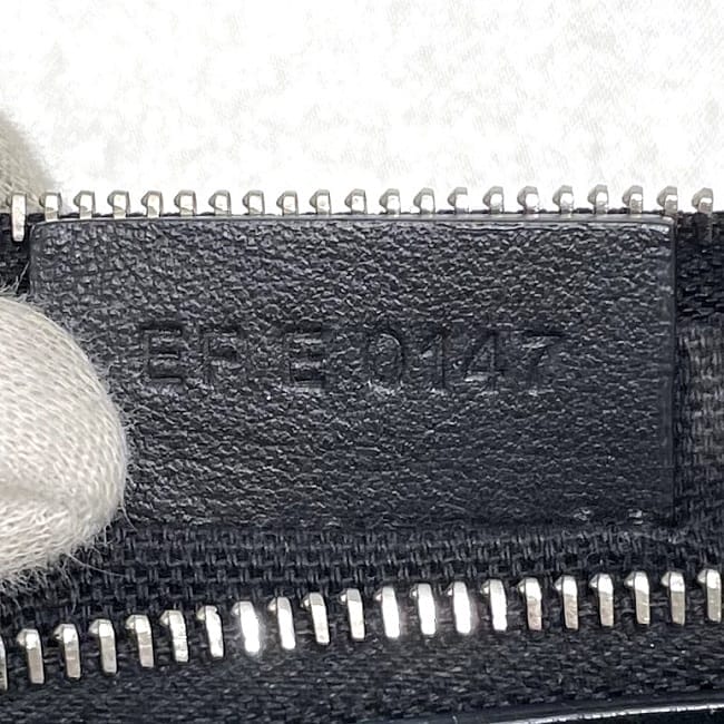 ジバンシイ ショルダーバッグ パンドラ ミニ f-22861 ブラック 美品 レザー 中古 EF E 0147 GIVENCHY チェーンバッグ 黒 ロング チェーン クロスボディ ボックス ファスナー ロゴ ワッペン チェーンショルダー レディース ブランド 本物 鑑定済み ジバンシイ ショルダーバッグ パンドラ ミニ f-22861 ブラック 美品