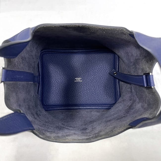 エルメス ハンドバッグ ピコタンロック ＰＭ f-23697 ネイビー ブルーニュイ 美品 レザー トリヨンクレマンス パラジウム金具 中古 Ｙ刻印 2020年 HERMES カデナ Ｐ金具 トリヨンレザー 紺色 定番 人気 メンズ レディース 本革 シンプル ブランド 本物 鑑定済み エルメス ハンドバッグ ピコタンロック PM f-23697 ネイビー ブルー