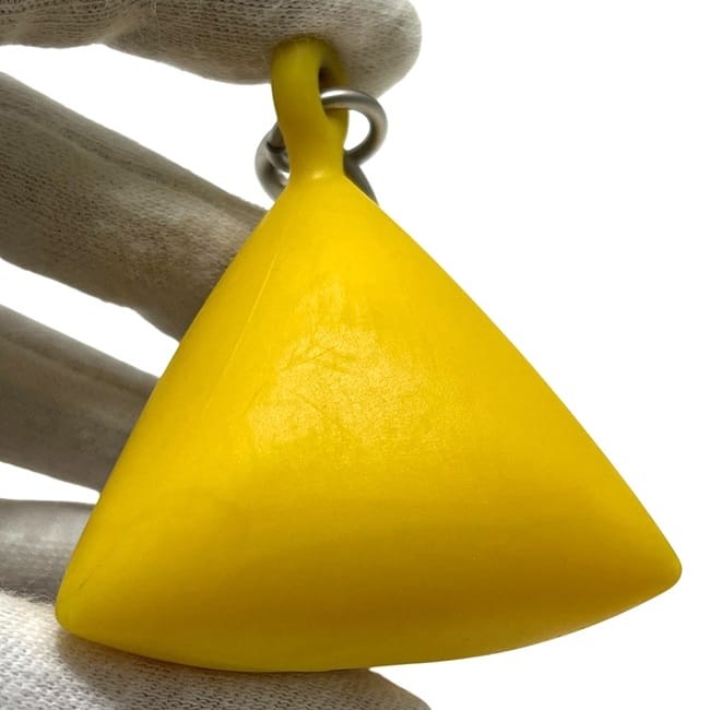 ルイ ヴィトン キーホルダー イエロー ヴィトンカップ キーリング ラバー メタル 中古 LOUIS VUITTON LVカップ トライアングル バッグチャーム 黄色 メンズ レディース 男女兼用 シンプル ヴィンテージ コレクション ルイ ヴィトン キーホルダー イエロー ヴィトンカップ キーリング