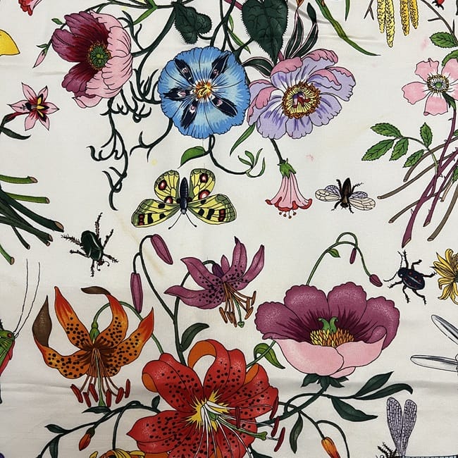 グッチ スカーフ レッド ホワイト マルチカラー フローラ クリーニング