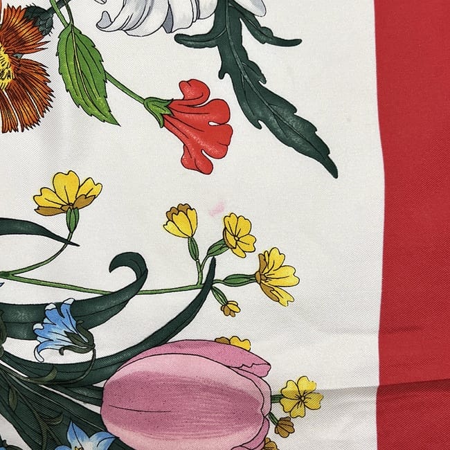 グッチ スカーフ レッド ホワイト マルチカラー フローラ クリーニング