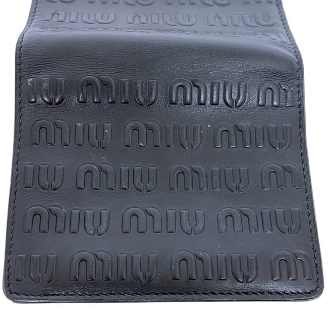 ミュウミュウ 三つ折り 財布 ブラック 5MV204 エンボスロゴ レザー