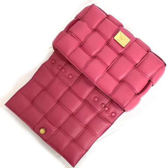 ボッテガ ヴェネタ ショルダーバッグ ザ チェーンカセット ピンク ゴールド マキシイントレ 631421 美品 2way レザー 中古 BOTTEGA VENETA マキシ イントレチャート フラップ 定番 人気 女性 レディース ボッテガ ヴェネタ ショルダーバッグ ザ チェーンカセット ピンク