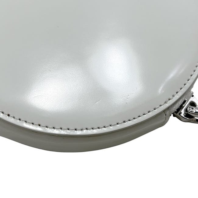 プラダ チェーン ショルダーバッグ ホワイト 1NA003 美品 レザー 中古 85 PRADA 三角 白 ロゴ プレート ファスナー シンプル ポシェット クロスボディ チェーンバッグ ロゴ金具 シルバー金具 ミニバッグ 革 ブランド PRADA - プラダ チェーン ショルダーバッグ ホワイト 1NA003 美品