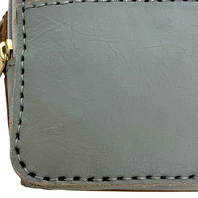 ズッケロ ショルダーバッグ ライトグリーン グレー 美品 レザー 中古 Zucchero クロスボディ ファスナー 革 本革 自立 斜め掛け 定番 人気 シンプル メンズ レディース 革バッグ ヴィンテージ スモーキーカラー ブランド ズッケロ ショルダーバッグ ライトグリーン グレー 美品 レザー 中古