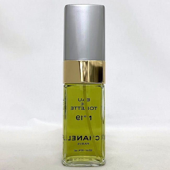 シャネル 香水 NO19 オードトワレ 開封済み EAU DE TOILETTE 中古 CHANEL 100ml ヴィンテージ フレグランス パフューム 定番 人気 女性 レディース ブランド香水 箱付き フランス製 MADE IN FRANCE 華やか エレガント 高級感 ブランド 本物 鑑定済み シャネル 香水 NO19 オードトワレ 開封済み 中古 CHANEL 100ml