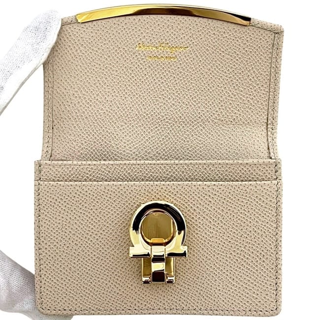 サルヴァトーレ フェラガモ カードケース ベージュ ガンチーニ 22-D198