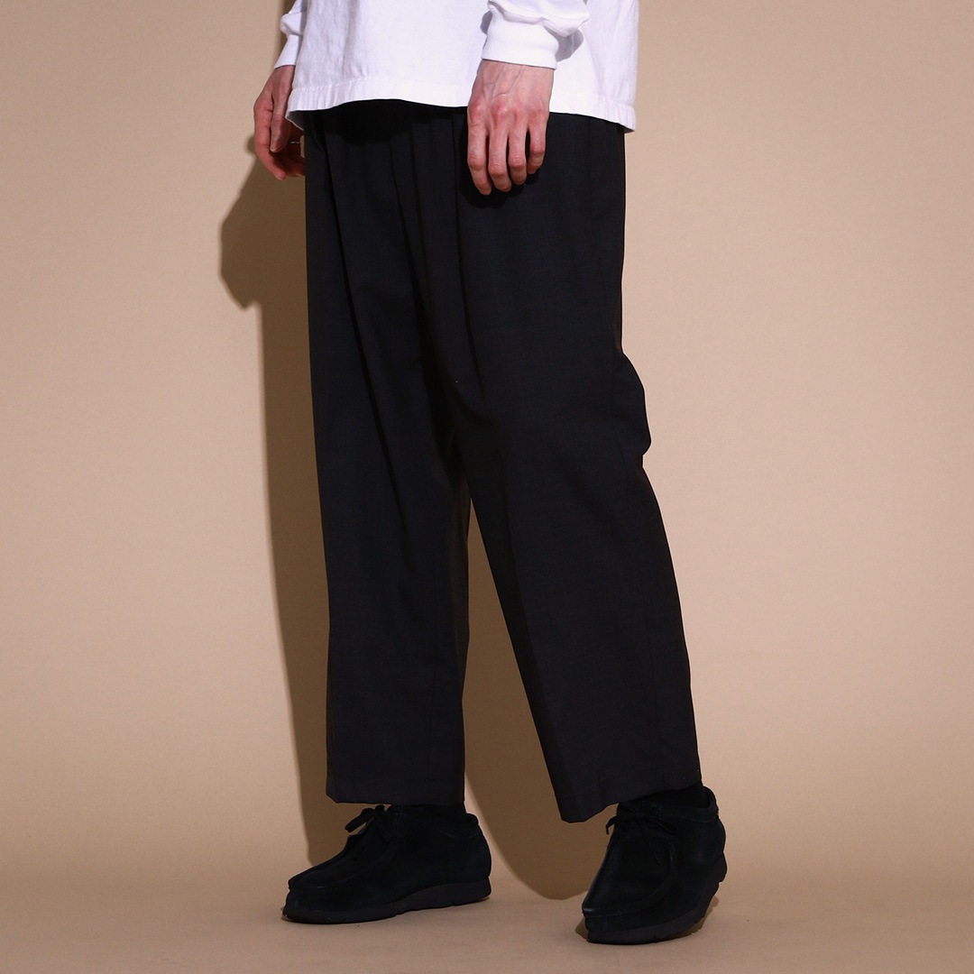 【SALE】FARAH Two-tuck Wide Tapered Pants - FR0201-M4006-FIGURE ONLINE 大幅割引 Tapered WIde FARAH Two-tuck デニム/ジーンズ