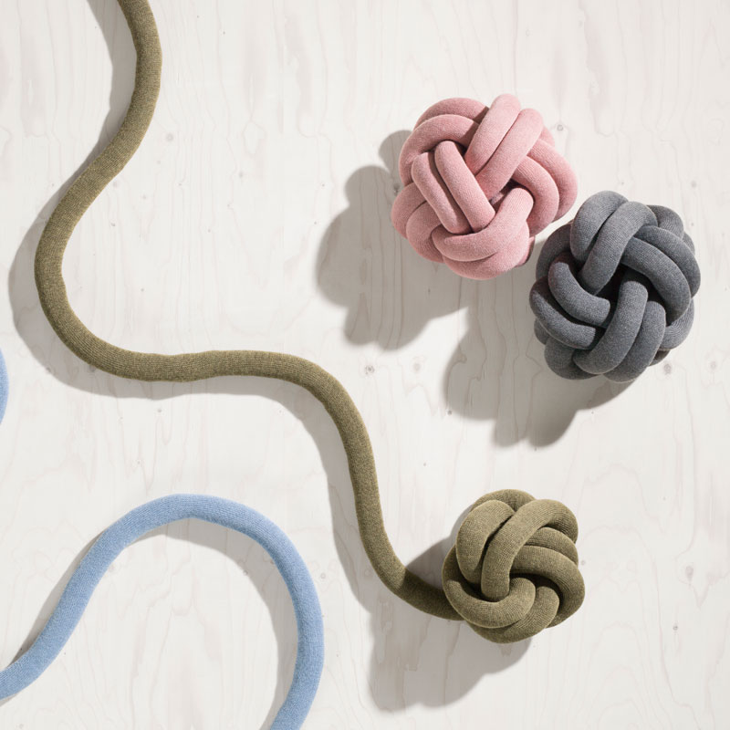 Knot Cushion(�Υåȥ��å�����30cm Bordeaux(�ܥ�ɡ��˥磻��  DESIGN HOUSE stockholm(�ǥ�����ϥ��� ���ȥå��ۥ��)