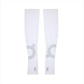 On ���� Solar Arm Sleeves 1 U White 2UG10290069 ��˥��å��� �����顼�����ॹ�꡼�� �����५�С� UPF40+ UV���å� �糰���к� ��� 4WAY���ȥ�å� ���˥� �ȥ쥤����˥� �ȥ��� �ޥ饽�� ���祮�� �л� �����ȥɥ� ��� ��ǥ�����